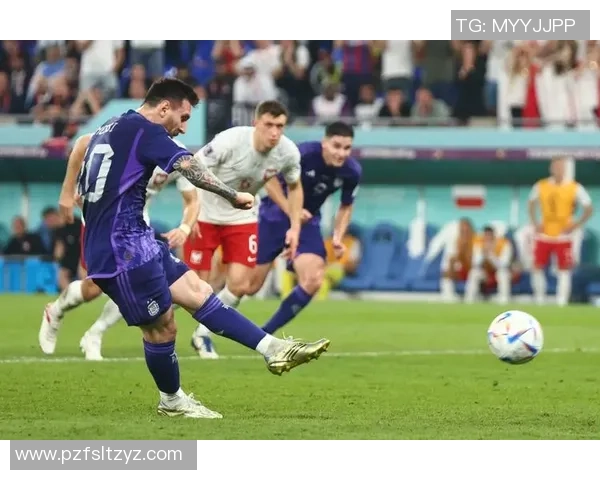 足球场上的传奇瞬间偷袭门将的足球明星们的惊艳表现