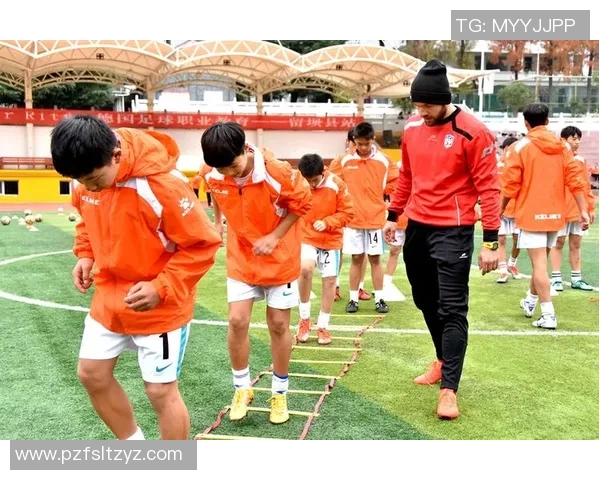 足球明星传授实用技巧视频合集助你提升球技与比赛表现