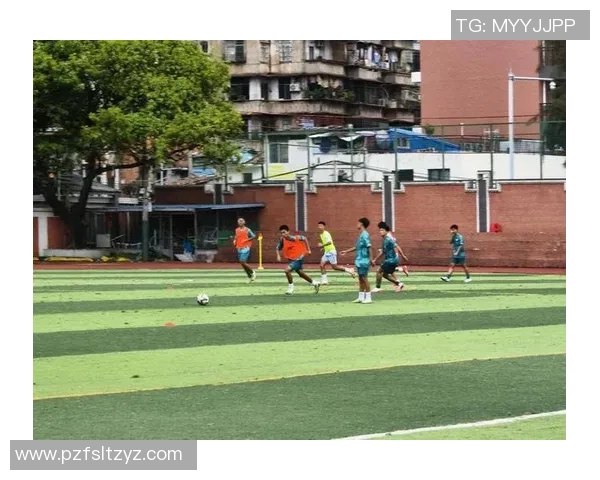 足球明星亲临新疆喀什助力当地足球发展与文化交流活动盛况空前