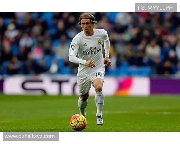 足球明星皇马中场的辉煌历程与未来发展展望