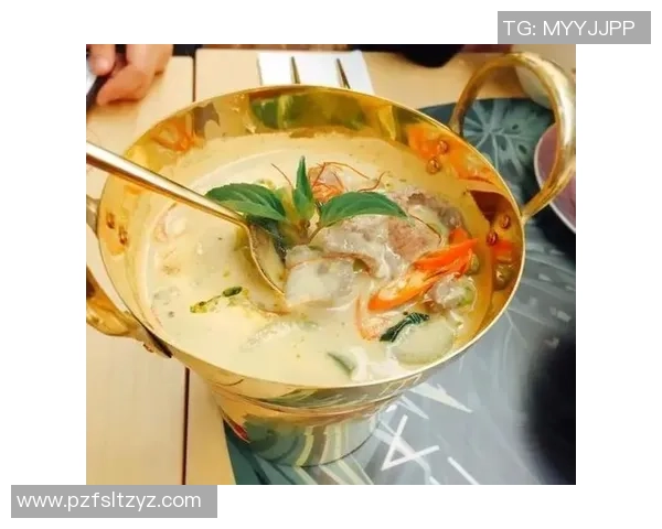 足球明星街头品尝美味小吃的趣味瞬间与生活点滴